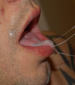 sperma na usnama roba
